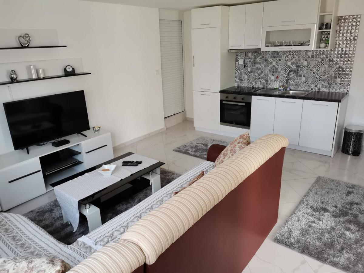 Planet Rooms Dobra Voda Dış mekan fotoğraf