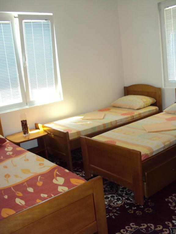 Planet Rooms Dobra Voda Dış mekan fotoğraf